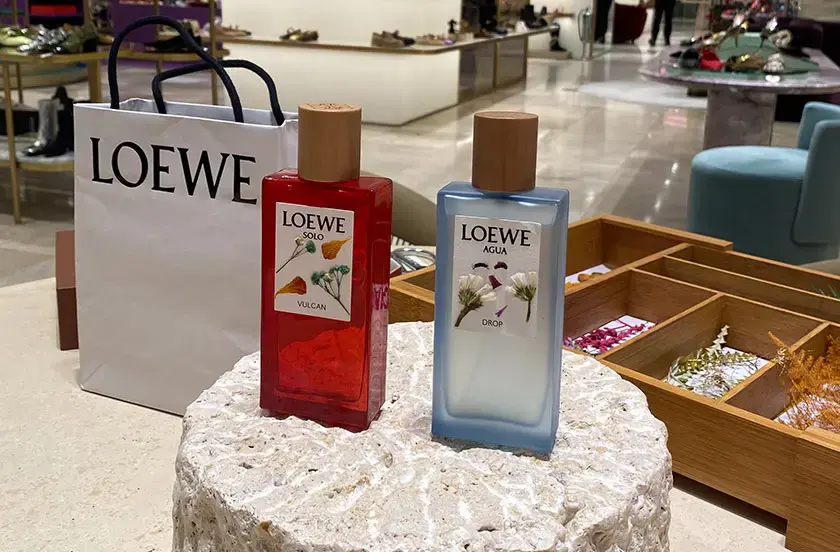 LOEWE Pressed Flowers Flask Label Customization
