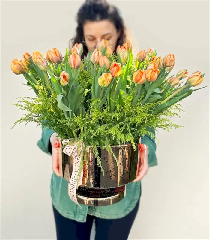 50 Turuncu Lale Grand Deluxe Bakır Eskitme Vazo Aranjman