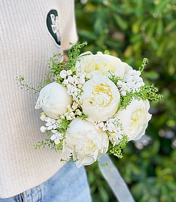 7 Beyaz Şakayık Gelin Buketi