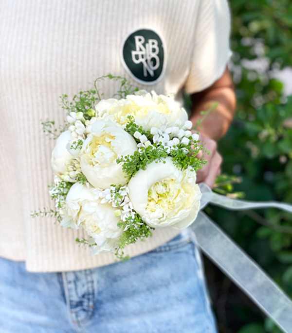 7 Beyaz Şakayık Gelin Buketi