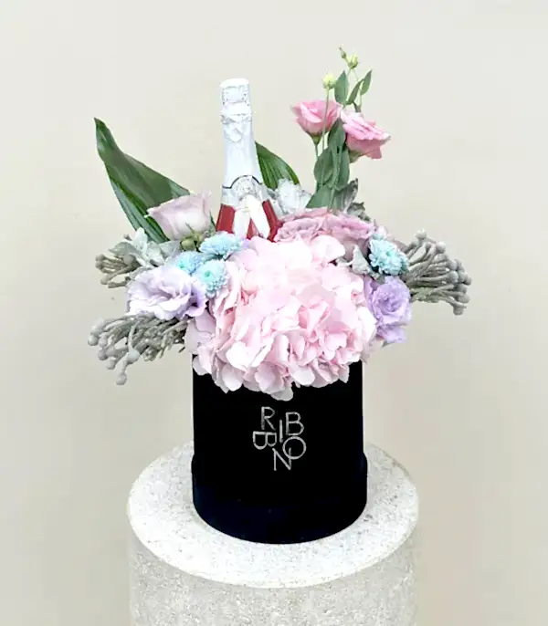 Alkolsüz Şampanyalı Siyah Kadife Kutu Pembe Ortancalı Çiçekler