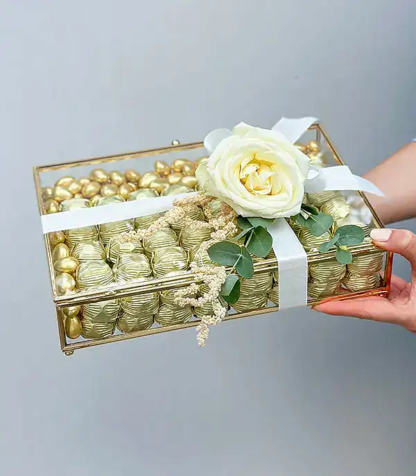 Beyaz Gold Royal Deluxe İsteme Söz 80Li Cam Çikolata Kutusu