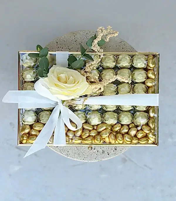 Beyaz Gold Royal Deluxe İsteme Söz 80Li Cam Çikolata Kutusu