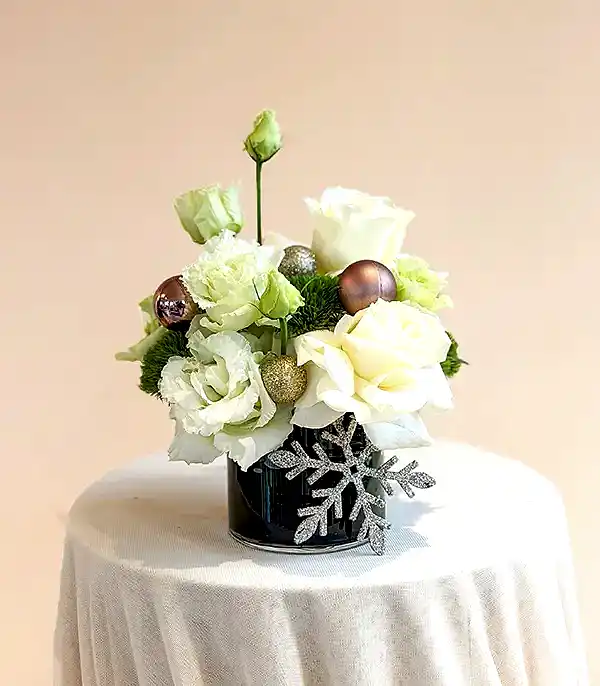 Beyaz Gül Mini Vazoda Yılbaşı Aranjmanı