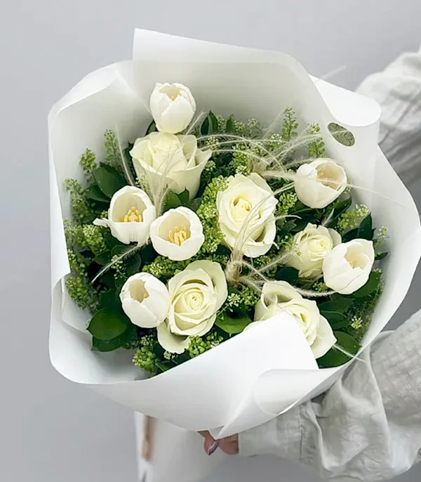 Beyaz Lale Beyaz Güller Buketi