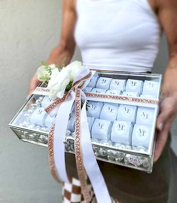 Beyaz Silver Royal Deluxe İsme Özel 56Lı Cam Çikolata Kutusu