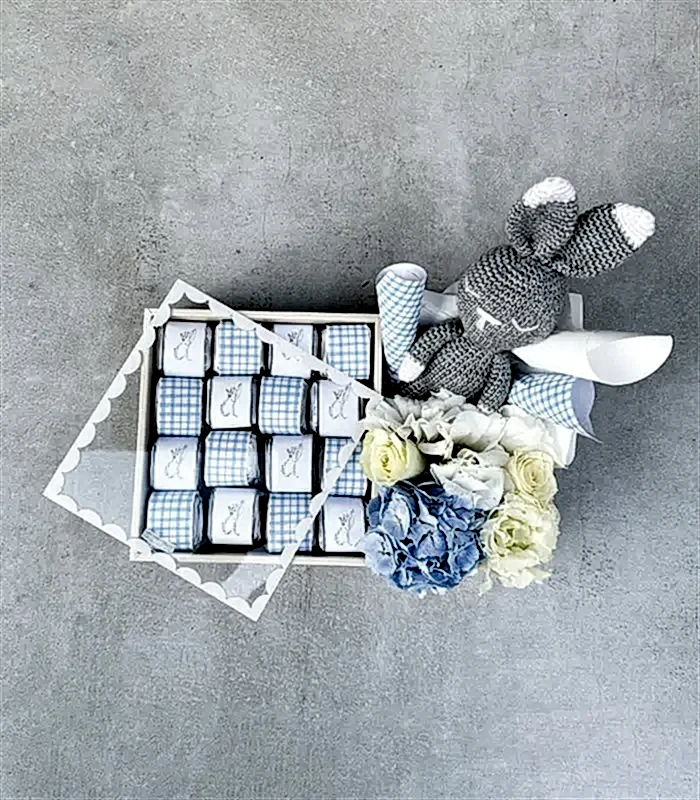 Blue Rabbit İsme Özel 32Li Yenidoğan Bebek Tebrik Çikolatası Grand Deluxe