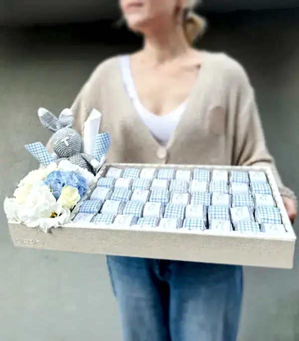 Blue Rabbit İsme Özel 90Lı Yenidoğan Bebek Tebrik Çikolatası Royal Deluxe