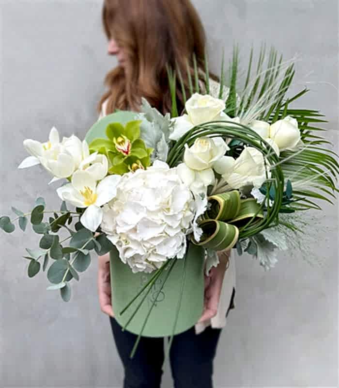 Bright Green Deluxe Yeşil Kutuda Beyaz Ortanca Beyaz Lale Aranjman