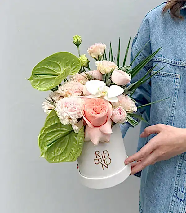 Buds of Verona Krem Mini Kutuda Pastel Çiçekler