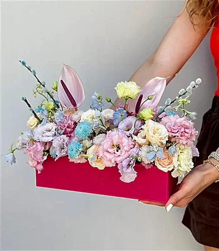 Bunny Pembe Deri Kutuda Lila Pembe Çiçekler