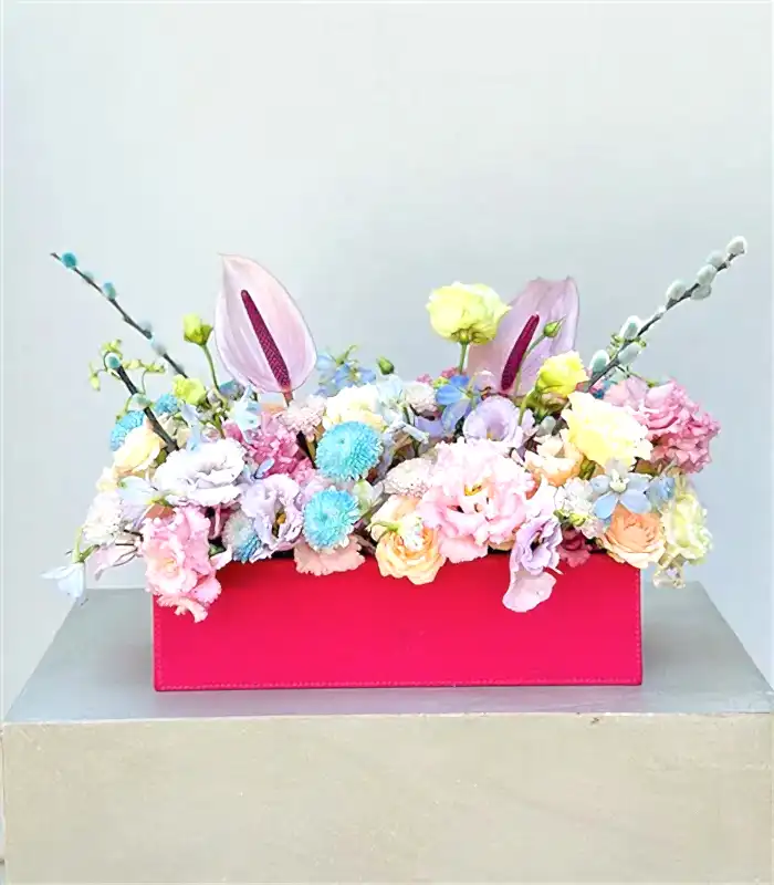 Bunny Pembe Deri Kutuda Lila Pembe Çiçekler