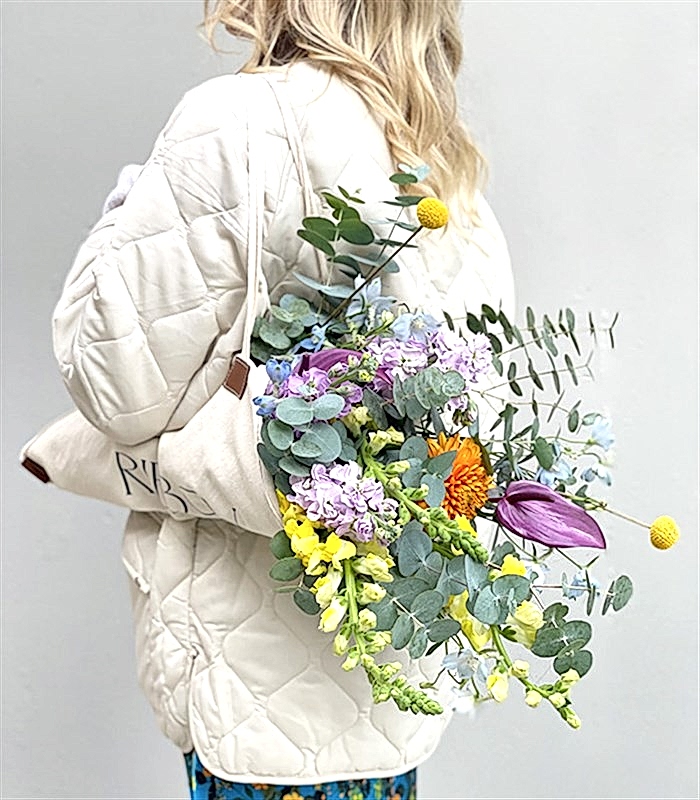 But First Flower Kanvas Çiçek Taşıma Çantasında Buket