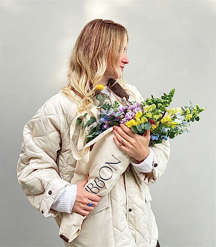 But First Flower Kanvas Çiçek Taşıma Çantasında Buket