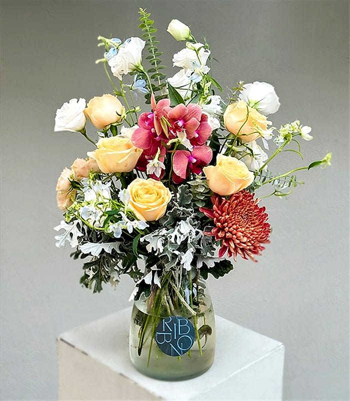 Cecelia Krem Gül Delfinyum Narçiçeği Orkide Soft Aranjman