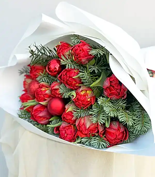 15 Kırmızı Lale Yılbaşı Buketi
