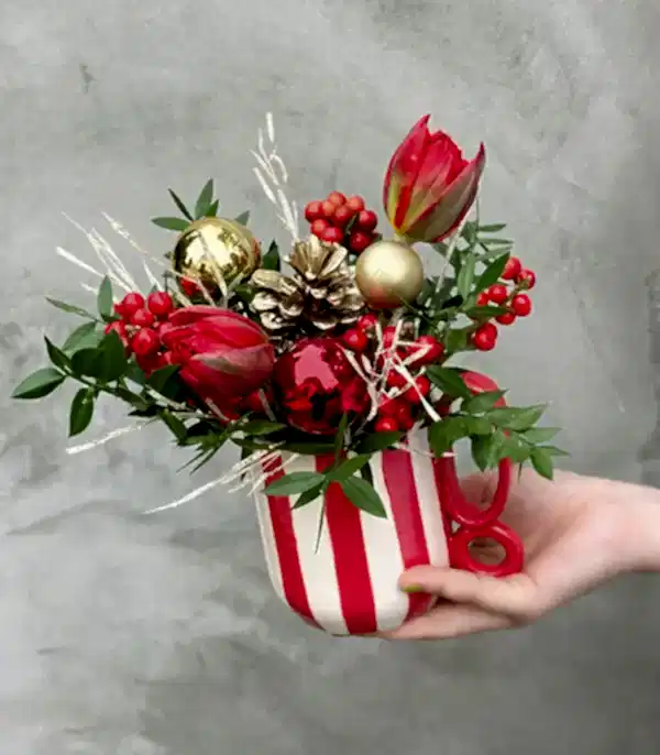 Christmas Flower Break Kırmızı El İşi Seramik Kupada Kokinalı Mini Aranjman
