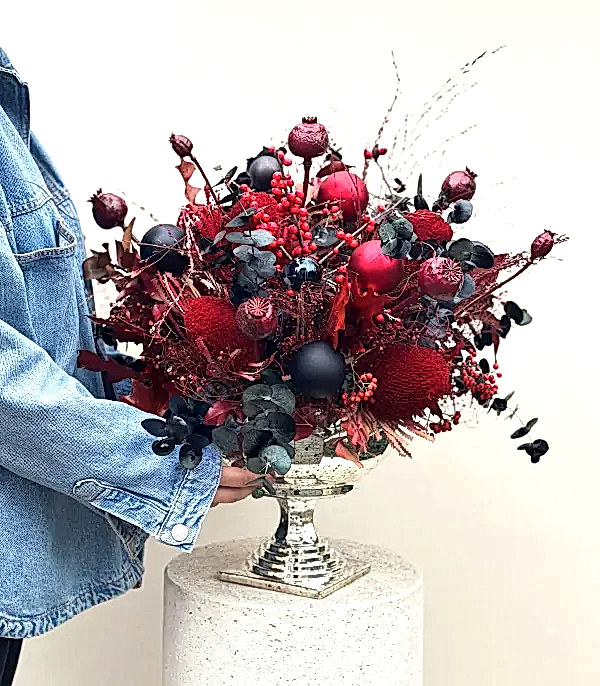Crimson Frost Silver Eskitme Vazoda Panoramik Yılbaşı Kuru Çiçek Aranjmanı