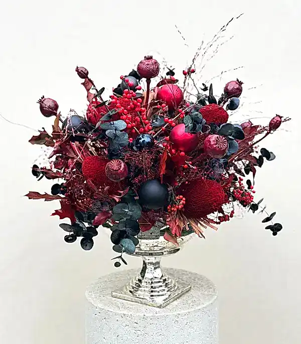 Crimson Frost Silver Eskitme Vazoda Panoramik Yılbaşı Kuru Çiçek Aranjmanı