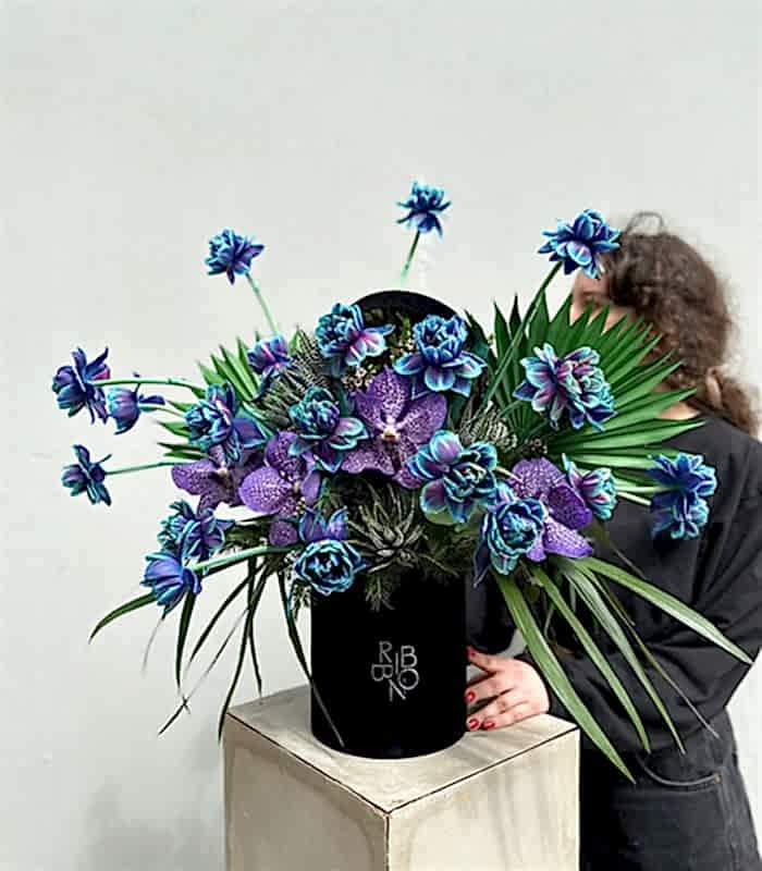 Deep Galaksi Siyah Kadife Kutu 30 Galaksi Lale Aranjmanı