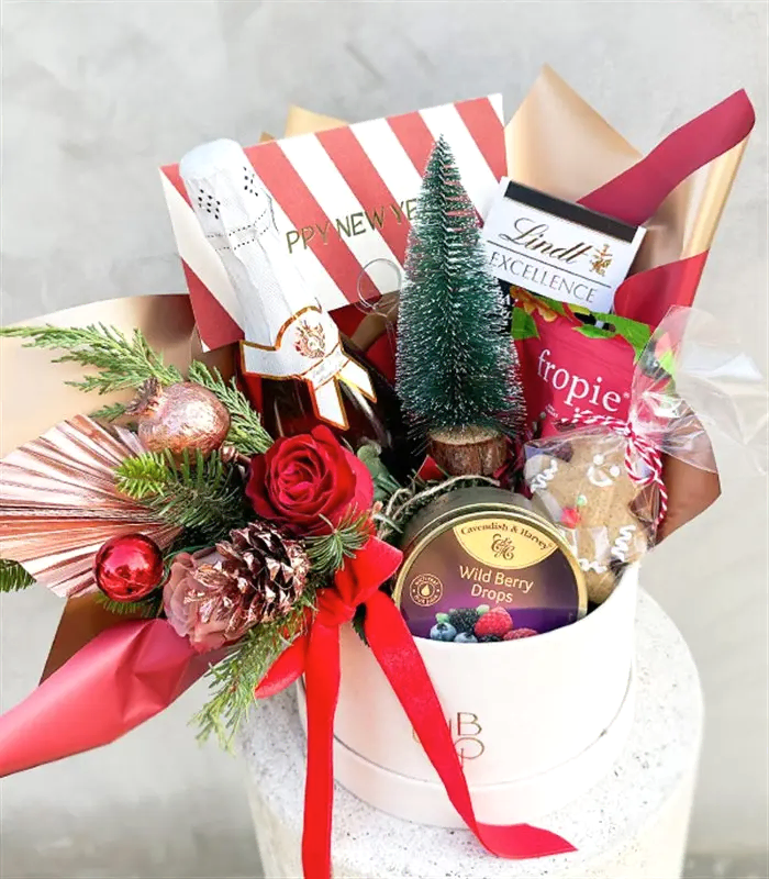 Deluxe Kadife Kutuda Alkolsüz Şampanyalı Yeni Yıl Tebriği Hediye Kutusu