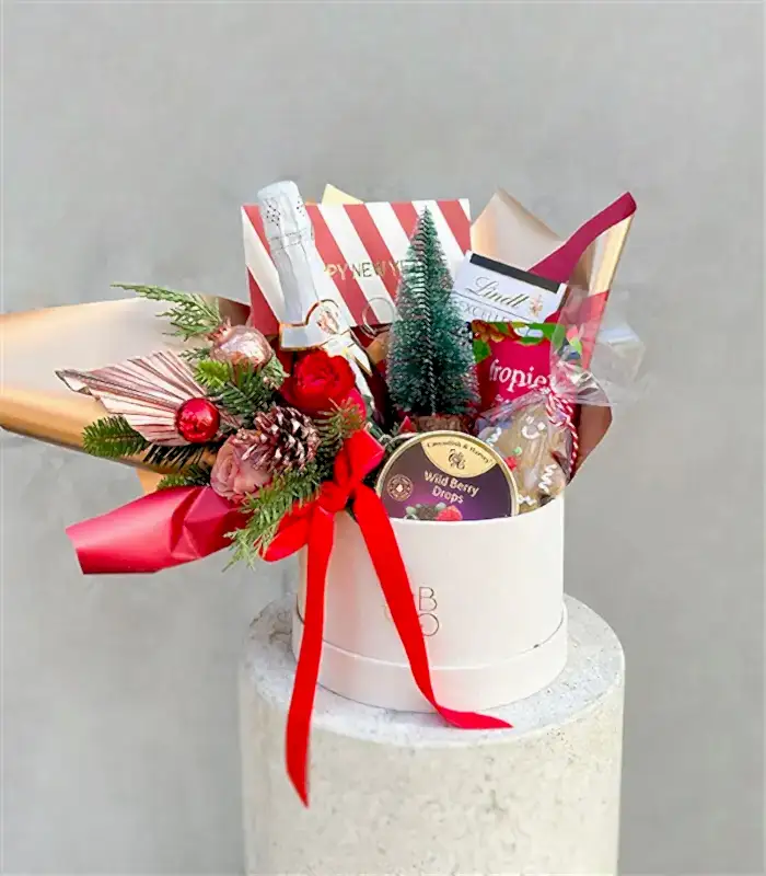 Deluxe Kadife Kutuda Alkolsüz Şampanyalı Yeni Yıl Tebriği Hediye Kutusu