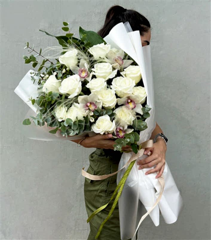 Deluxe Saf Aşk Beyaz Güller Buketi