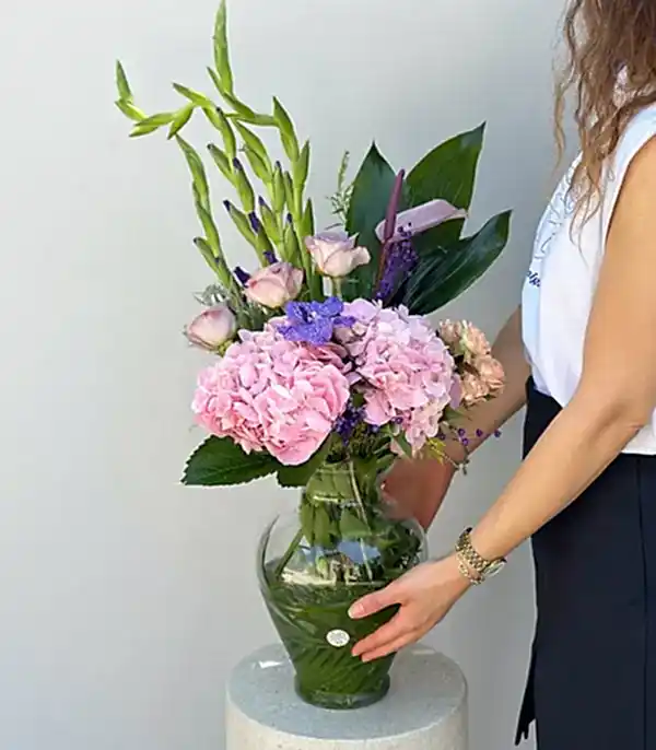 Deluxe Vazoda Pembe Lila Yaz Çiçekleri Aranjmanı