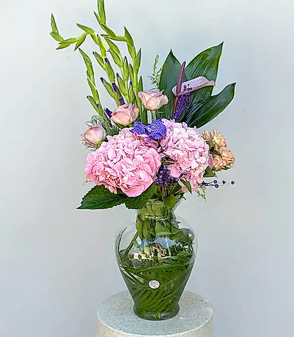 Deluxe Vazoda Pembe Lila Yaz Çiçekleri Aranjmanı