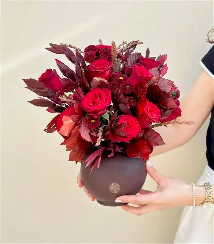 Downtown Seramik Vazoda Kırmızı Gül Aranjmanı