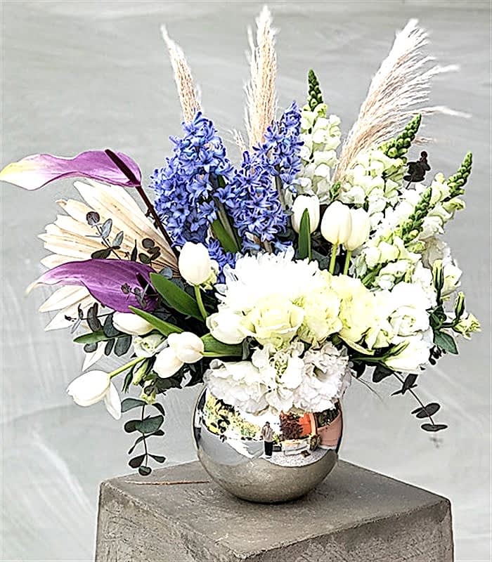 Elsa Mor Sümbül Beyaz Lale Çiçekler Vazo Aranjman