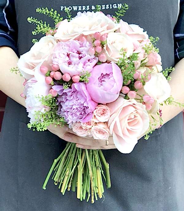 Emma 9 Pembe Gül 7 Pembe Şakayık Gelin Buketi