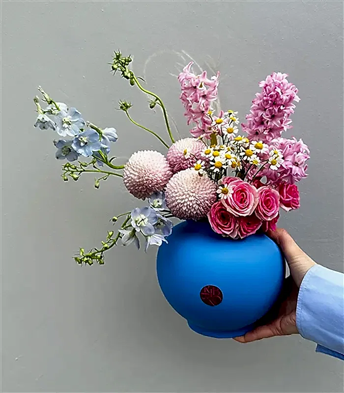 Eveil Mavi Seramik Vazoda Pembe Anastasia Sümbül Bahar Aranjmanı