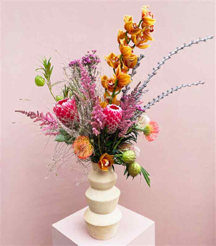 Fireworks El İşi Seramik Vazoda Protealı Tropikal Çiçek Aranjmanı