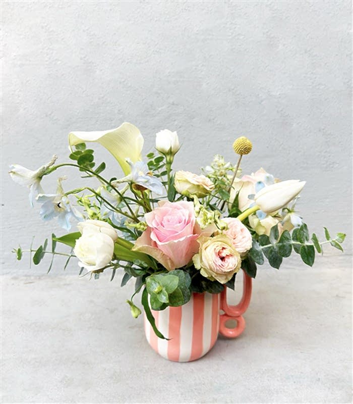 Flower Break Somon El İşi Seramik Kupada Mini Aranjman