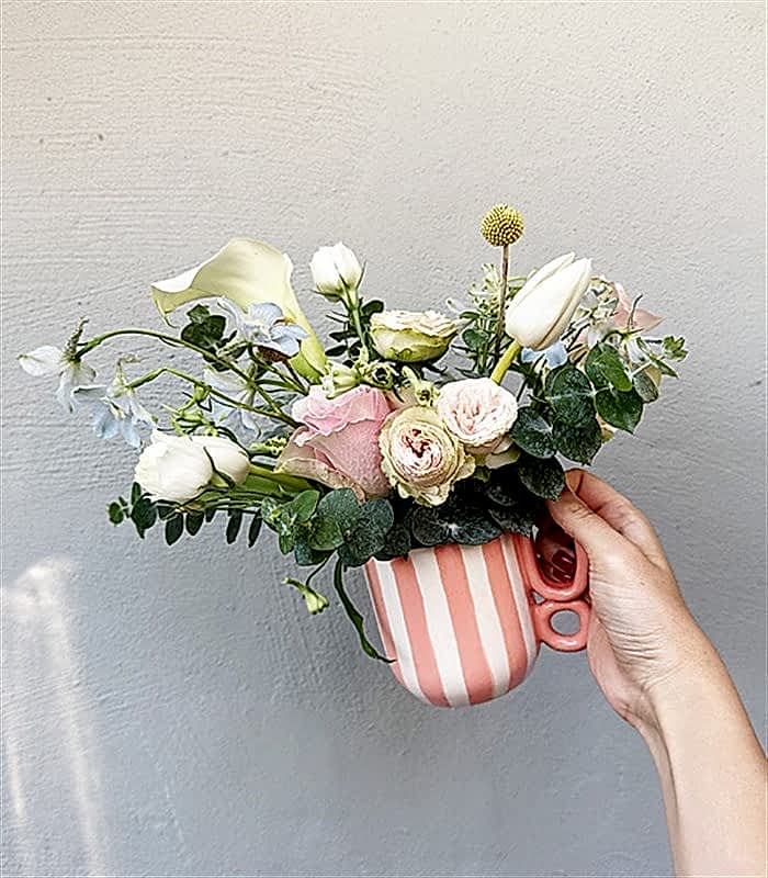 Flower Break Somon El İşi Seramik Kupada Mini Aranjman