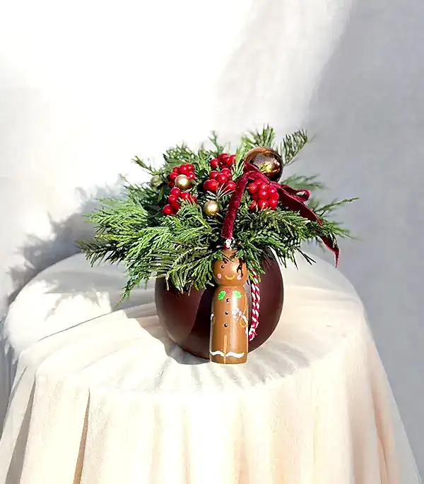 Gingerbread Mini Seramik Vazoda Kokina Yılbaşı Aranjmanı