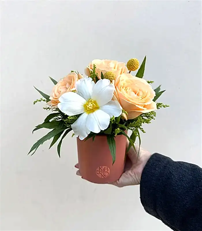 Glow Mini Somon Vazoda Kayısı Gül Lale Aranjmanı