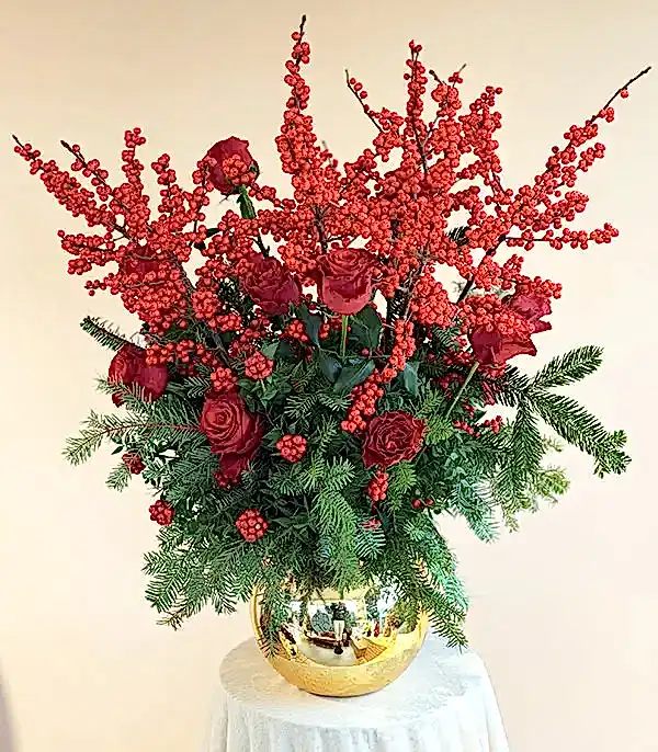 Gold Vazoda Deluxe Ilex Kokina Kırmızı Yılbaşı Aranjmanı