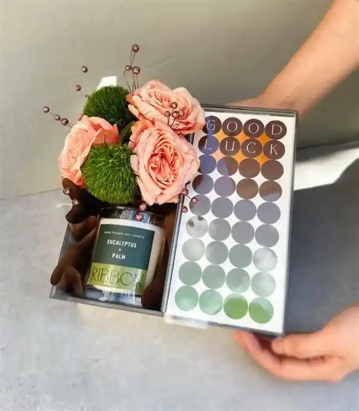 Good Luck Somon Çiçekli Mum Çikolata Hediye Kutusu