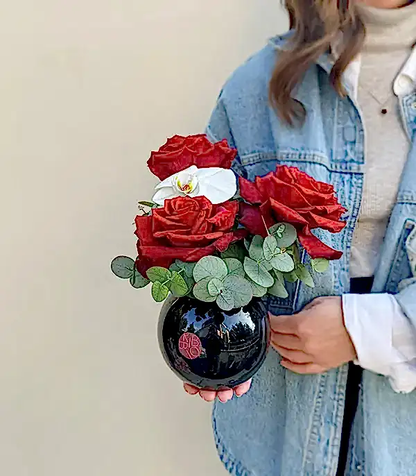 Grace Mini Siyah Vazoda Kırmızı Gül Orkide