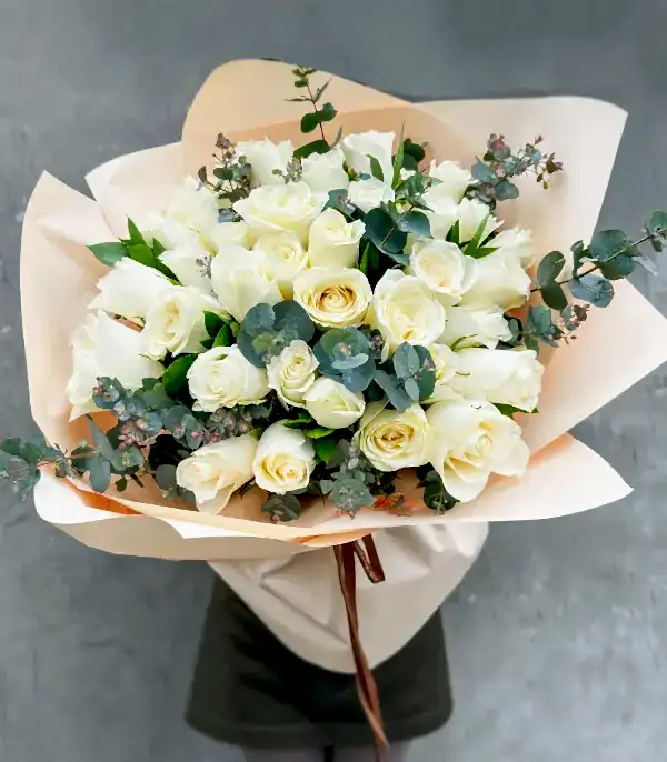 Grand Deluxe 41 Beyaz Güller Buketi