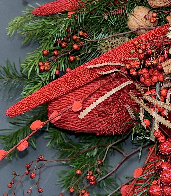 Grand Deluxe Banksia Ilex Kırmızı Yılbaşı Kapı Süsü