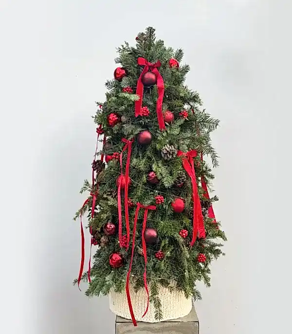 Grand Işıklı Süslenmiş Kırmızı El İşi Yılbaşı Çam Ağacı