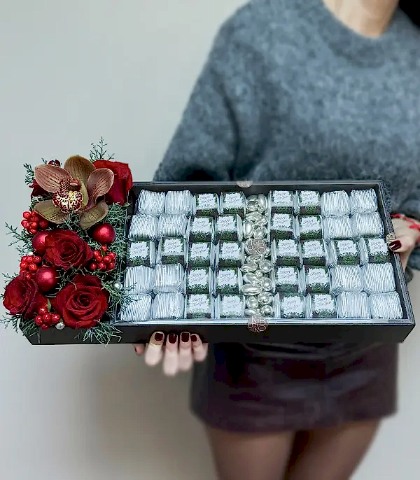 Happy New Year Deluxe Kokinalı Deri 80Li Çikolata Tepsisi