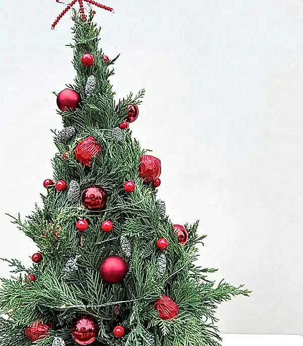 Happy New Year El İşi Kanvas Nakışlı Vazoda Çikolatalı El İşi Yılbaşı Ağacı