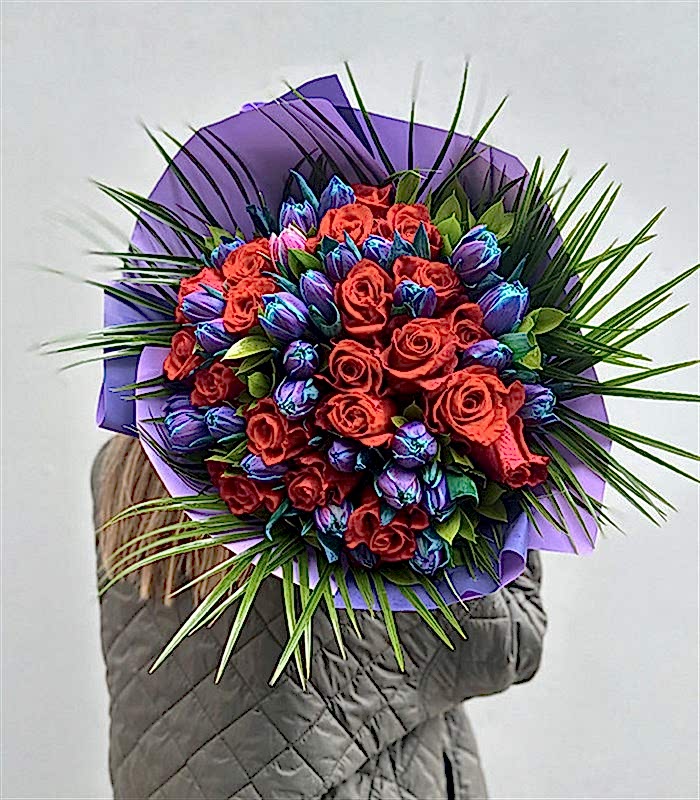 Henrietta Grand Deluxe 20 Kırmızı Gül 30 Galaksi Lale Buketi