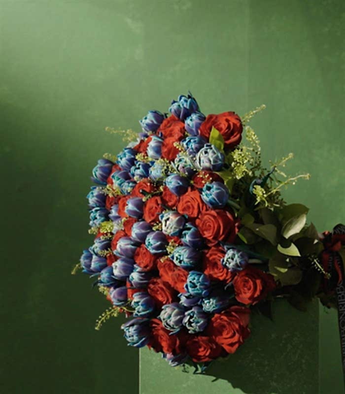 Henrietta Grand Deluxe 20 Kırmızı Gül 30 Galaksi Lale Buketi