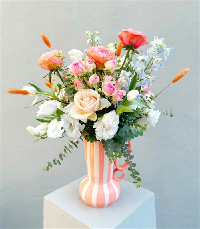 Hillary Somon El İşi Seramik Sürahi Vazoda Beyaz Somon Aranjman