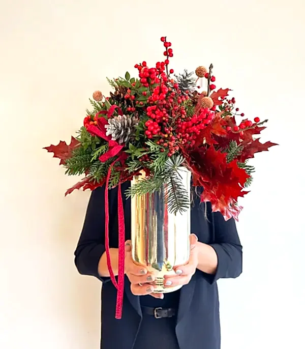 Holiday Bells Silver Vazoda Panoramik Yeni Yıl Ilex Aranjmanı